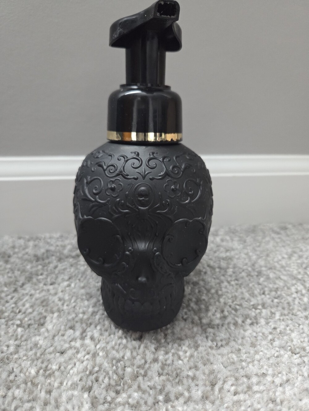 Black Skull Foaming Soap Dispenser - Picture 5 of 8